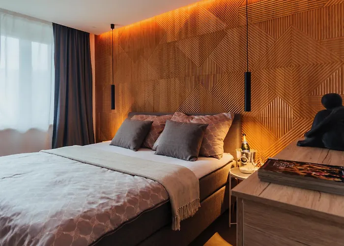 Modern Designer Retreat In Apartment *