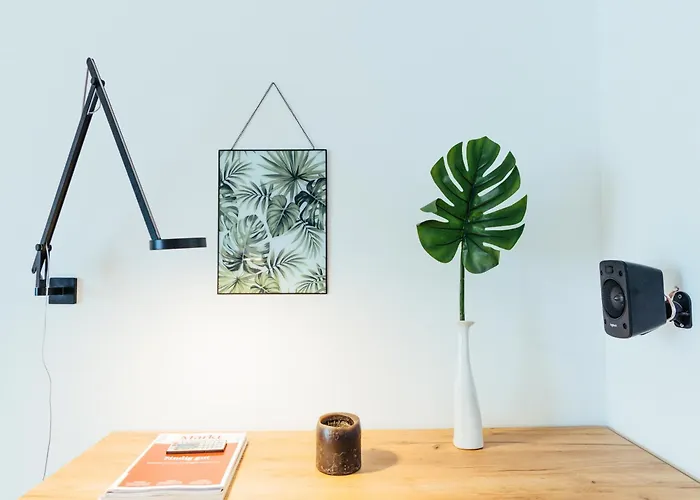 Modern Designer Retreat In Apartment *