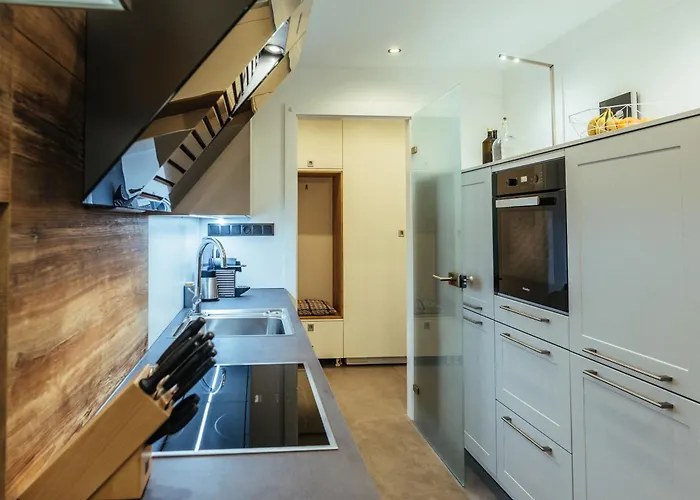 Apartment Modern Designer Retreat In *