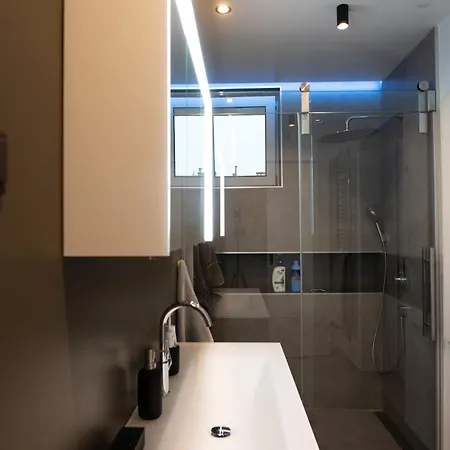 Apartment Modern Designer Retreat In