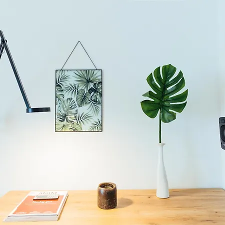 Modern Designer Retreat In شقة *