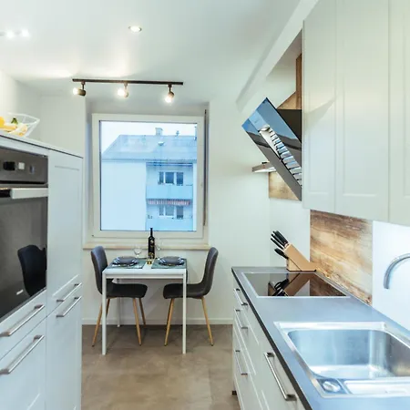 Apartment Modern Designer Retreat In