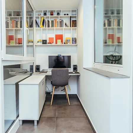 Apartment Modern Designer Retreat In