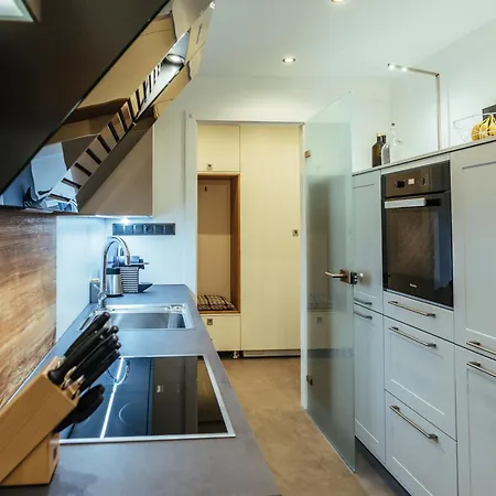 شقة Modern Designer Retreat In *